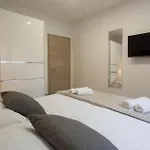 Apartment Lovely In With Wifi Jesenice (Split-Dalmatia)
