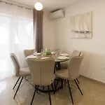 Lovely In With Wifi Apartment Jesenice (Split-Dalmatia)