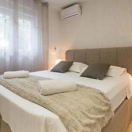 Lovely In With Wifi Apartment