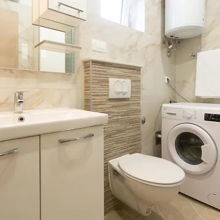 Apartamento 2 Bedroom Lovely In Suhi Potok *