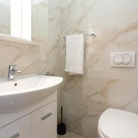 2 Bedroom Lovely In Suhi Potok Apartamento